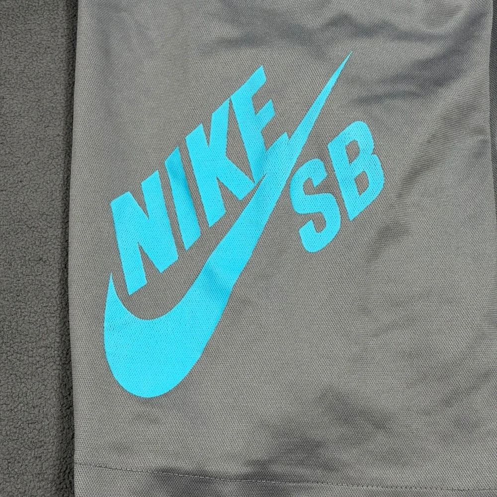 Nike SB Shorts Boys Small Gray Logo Athletic Skateboarding